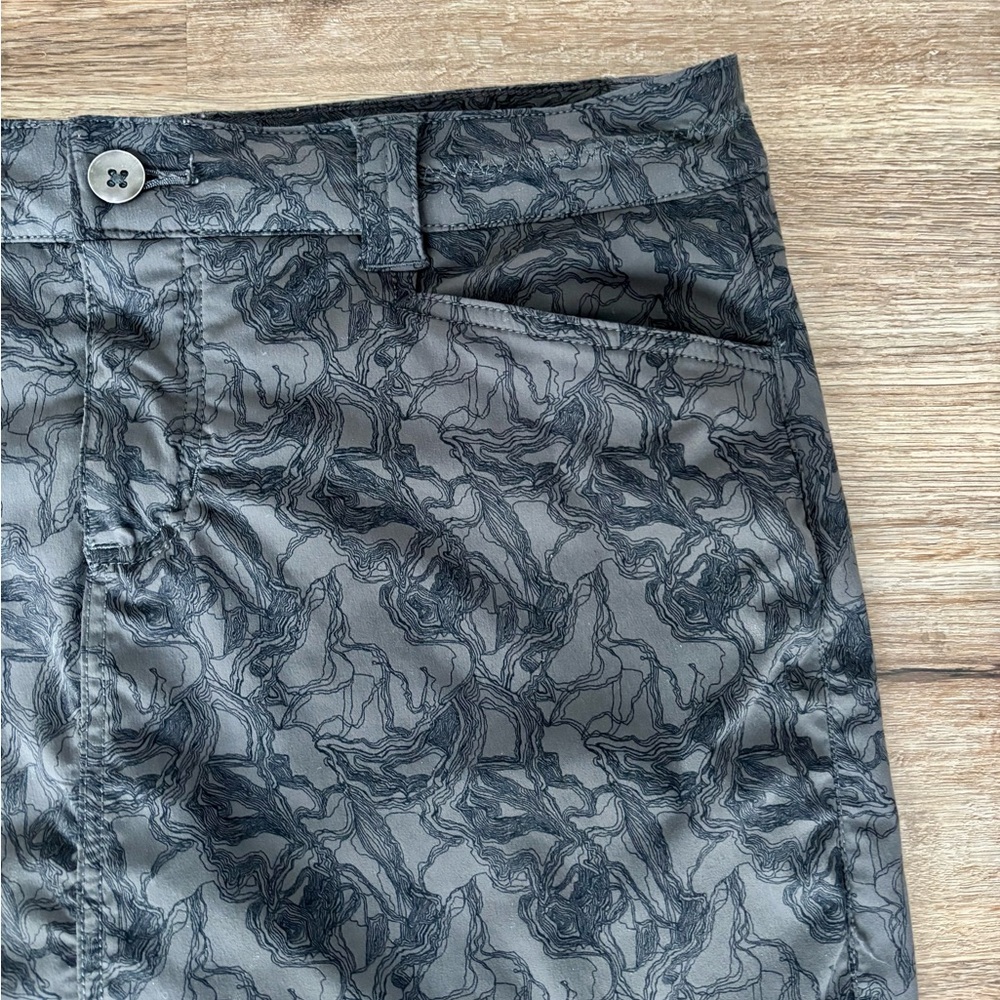 Eddie Bauer skort size 8 black gray pattern. Preloved. Good condition. - Picture 4 of 11